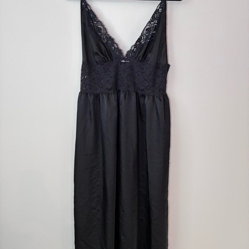 Jennifer Moore Black Lace Chemise large full length